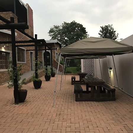 Yalla Yalla Boutique Hotel Witbank Exteriör bild