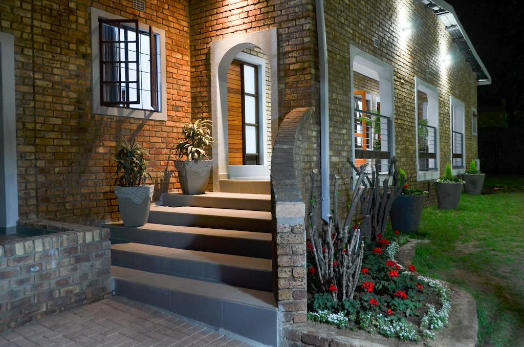 Yalla Yalla Boutique Hotel Witbank Exteriör bild