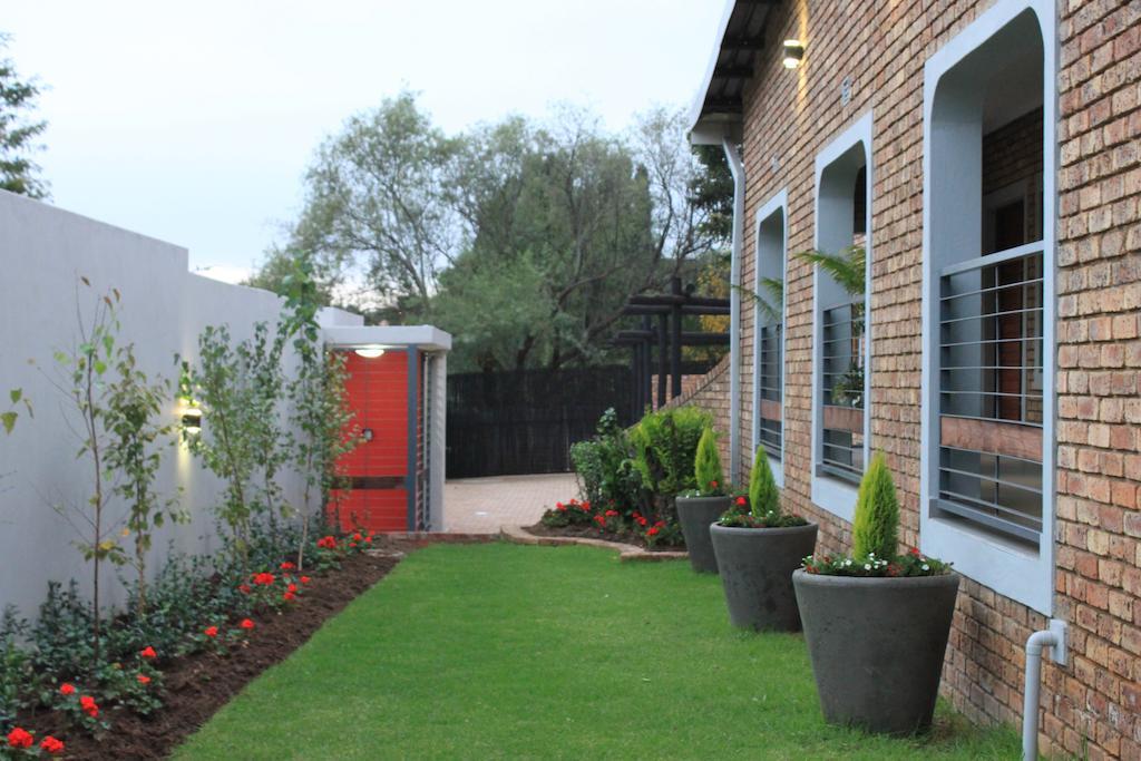 Yalla Yalla Boutique Hotel Witbank Exteriör bild