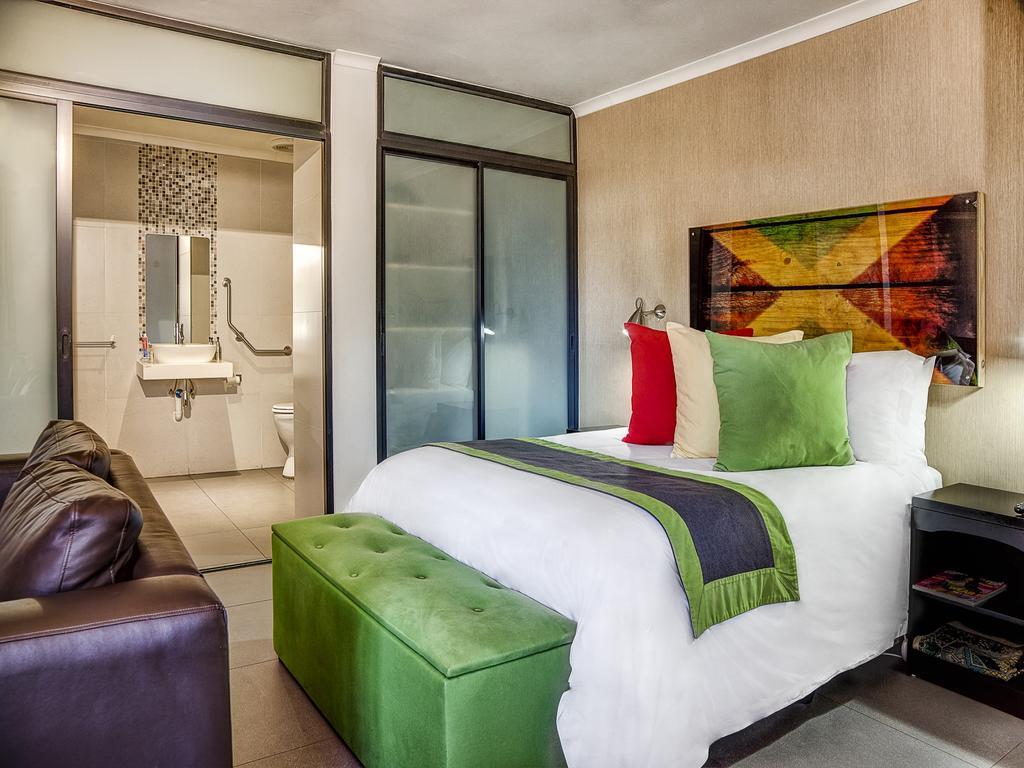 Yalla Yalla Boutique Hotel Witbank Exteriör bild