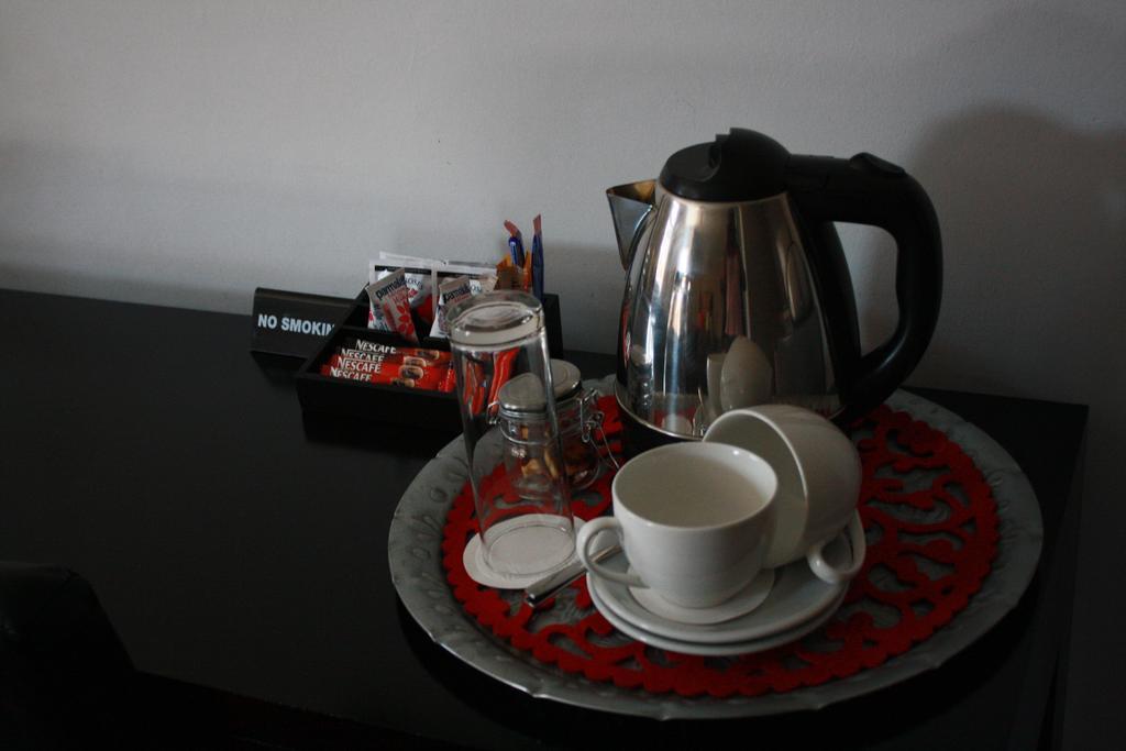 Yalla Yalla Boutique Hotel Witbank Exteriör bild