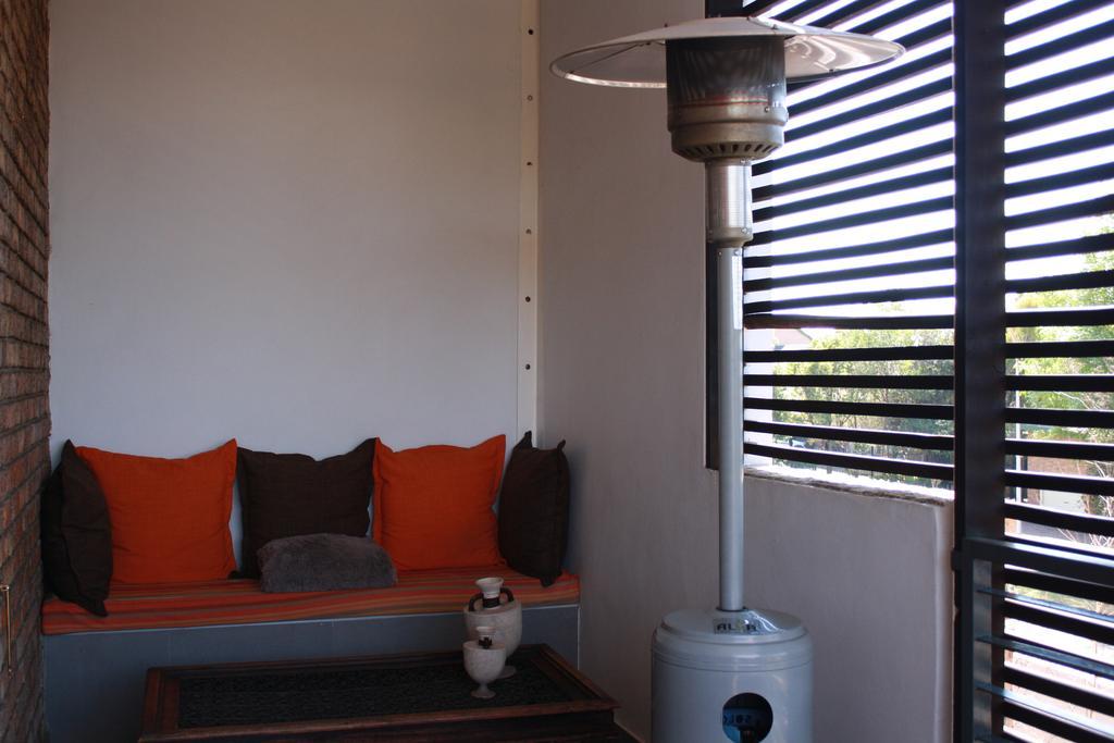 Yalla Yalla Boutique Hotel Witbank Exteriör bild