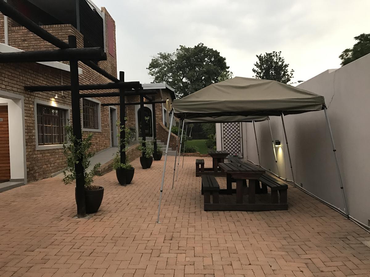 Yalla Yalla Boutique Hotel Witbank Exteriör bild